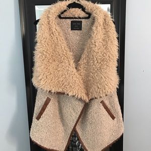 Brand New Faux Fur Vest size M !